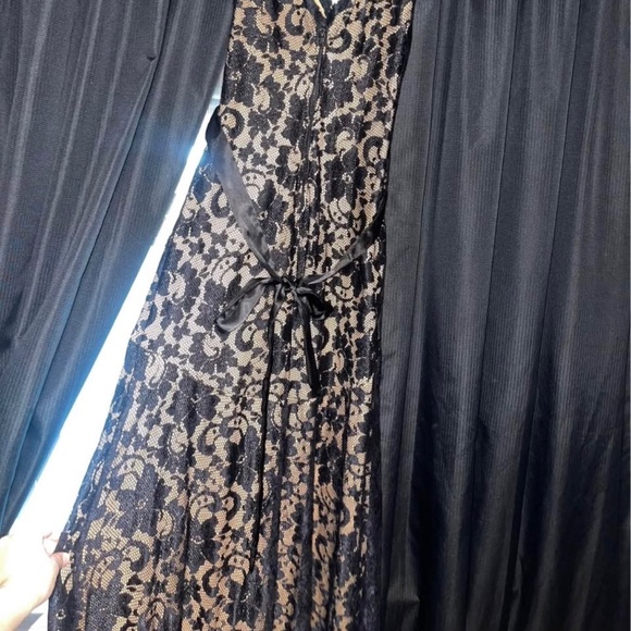 prom lace dress - Picture 4 of 4